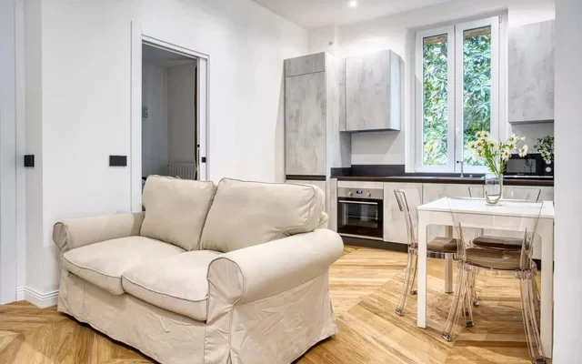 Stunning 2-bed flat w/ balcony 0