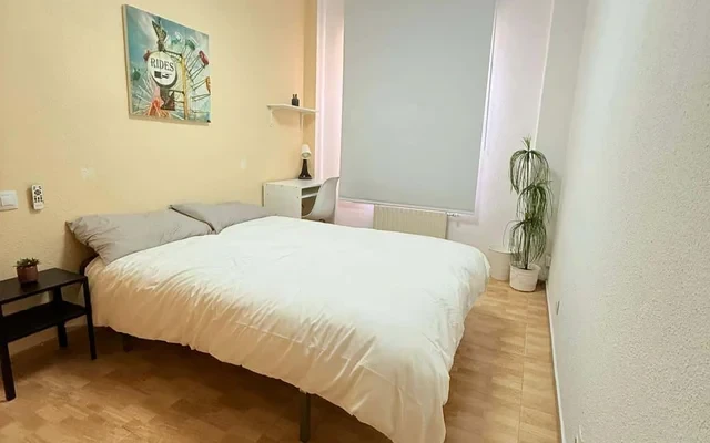 Piso luminoso con 5 habitaciones en C/ Santanderina, 5 — Madrid (28053) 1