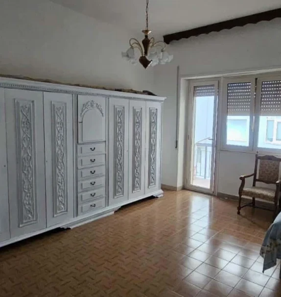 Room in Via Aurora, Reggio Calabria for 110 m² with 4 bedrooms