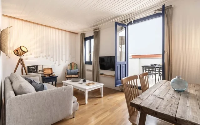 Perissa - 2 bedrooms and terrace in Trafalgar 1