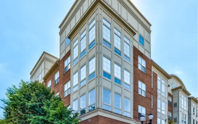 Renaissance Plaza Square 0