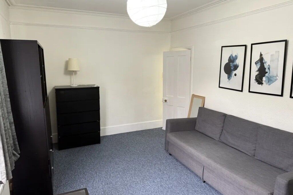 LH-7 Egerton Gardens