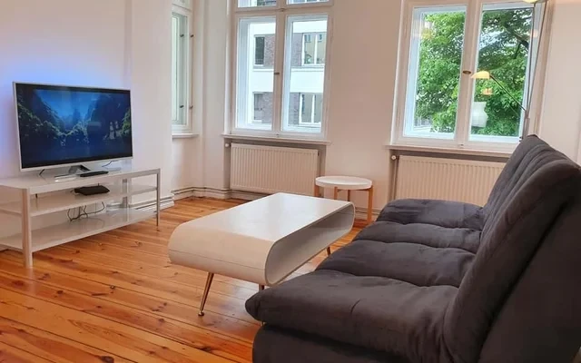 Maxima - charmante 2-Zimmer-Altbauwohnung mit Balkon 0