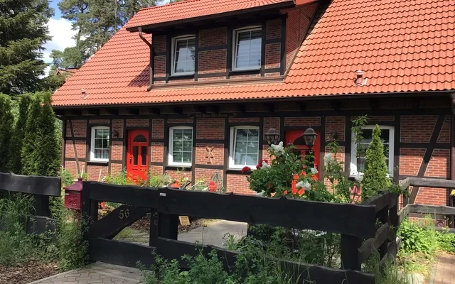Stadtrand Berlin Fachwerk Doppelhaushaelfte mit einzigartigem Waldblick 2