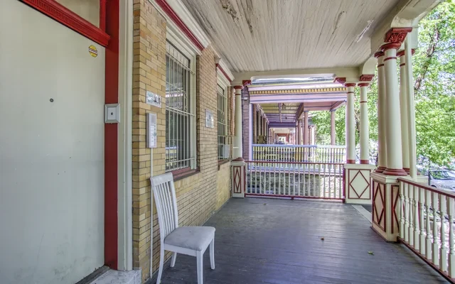 CA - 4410 Pine Street 2