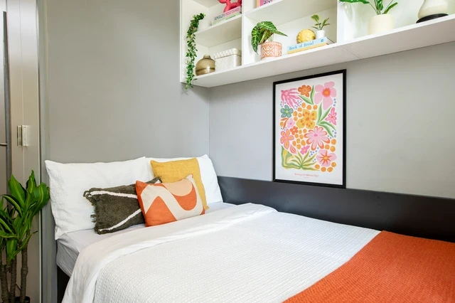 Large Ensuite: Three Bed Flat