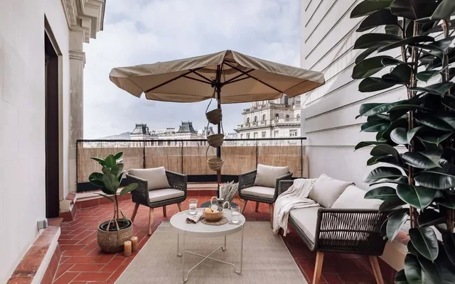 ARJONA - 3 bedroom apartment with terrace in Eixample Esquerra 0
