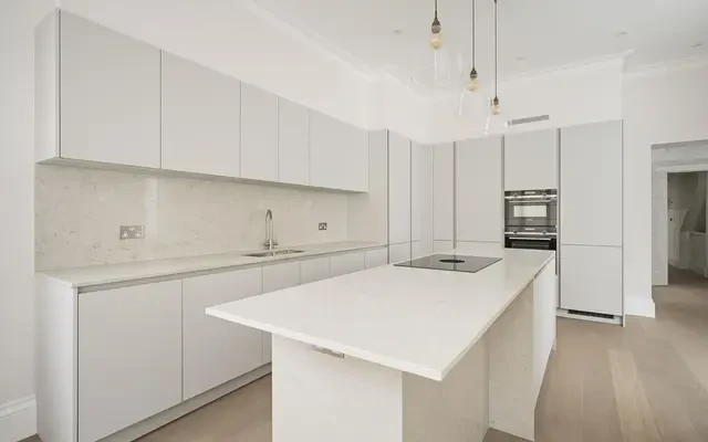 Cadogan Place, London, SW1X 9RX 4