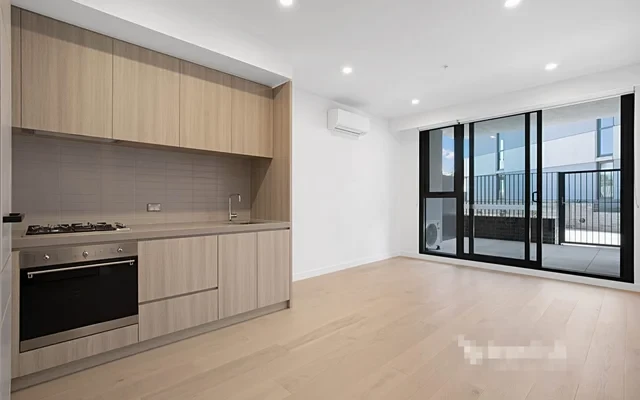 2 Main Road, Clayton South 4