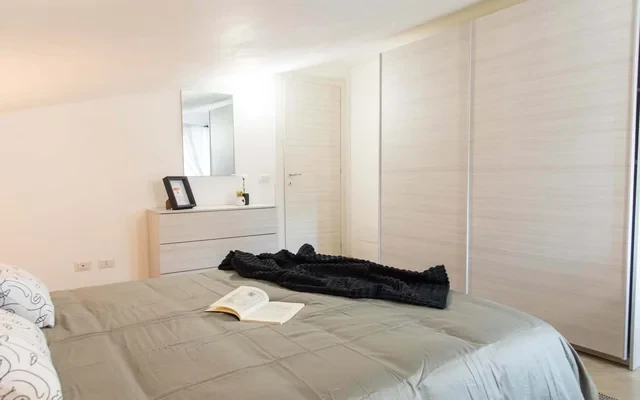 ROOFTOP APARTMENT (up to 4) with LIVING AREA, OFFICE STATION, PRIVATE ROOF, 15 min to ROME-DOWNTOWN #R19 3