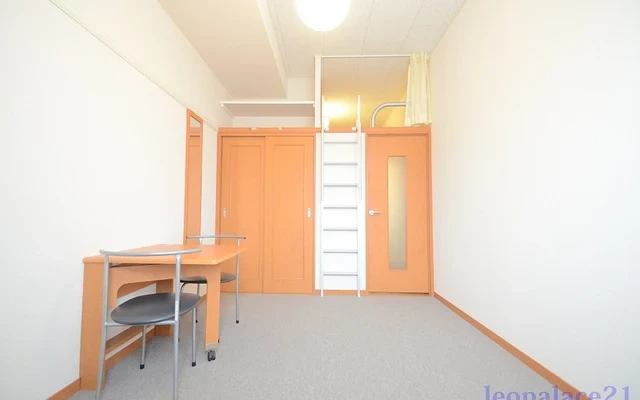 レオパレスマザーグース - 岸和田市の学生向け宿泊施設 - 201号房间(带独立厨房)