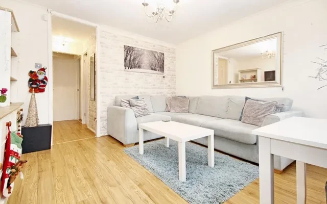 LH-Clarkes Drive 0