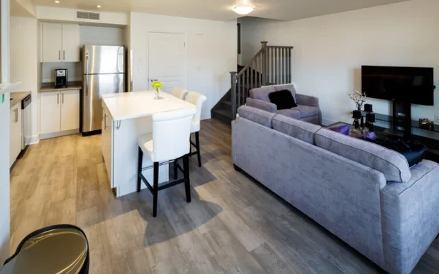 Princess Court - 464 Frontenac St 3