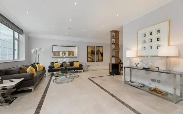 Market Mews, Mayfair, London, W1J 7BZ 3