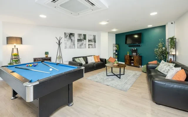 Llys Y Deon - Bangor student accommodation - Pool Table