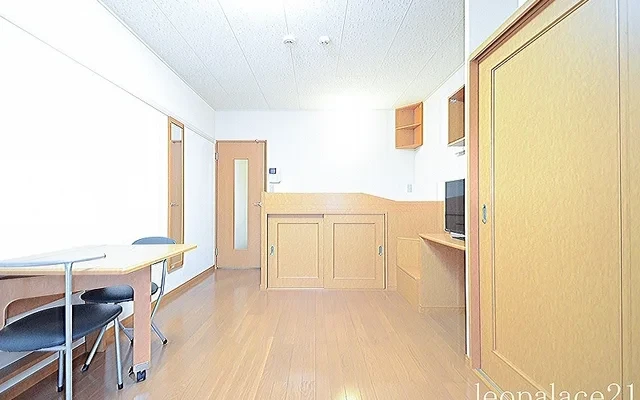 レオパレスウイング 4