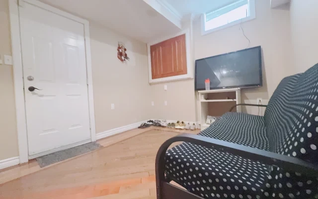 724 Hillcrest Road - ピクリンの学生向け宿泊施設 - Basement - 2 rooms in total