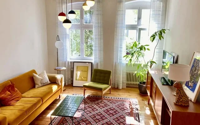 Elegant, cozy & fully furnished south-facing apartment near Savigny Platz & Ku'damm 0