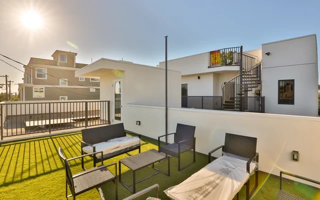Leo Apartments 0