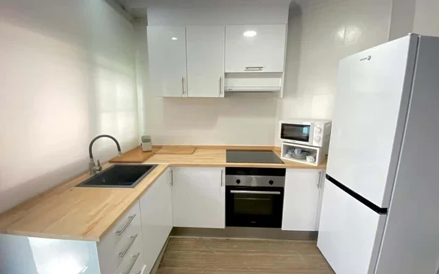 Apartamento de 3 habitaciones con terraza en Malvarrosa 2
