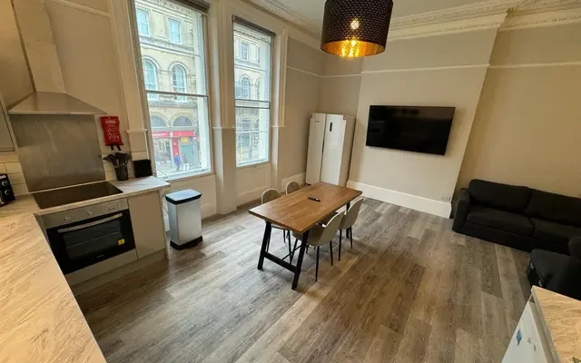 Room 9 , Queens Road, BS8 1QP 3