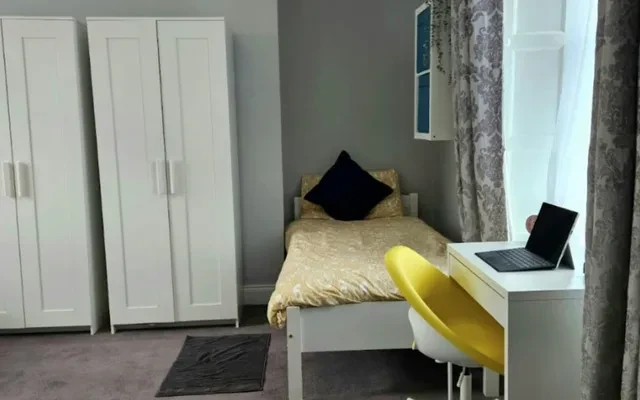 Bed in a homely triple bedroom, in Phibsborough 2
