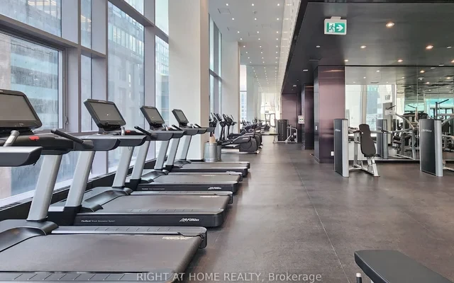 603 - 357 King St W 3