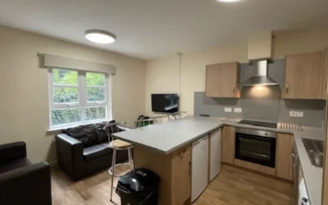 Midpoint Apartments 4