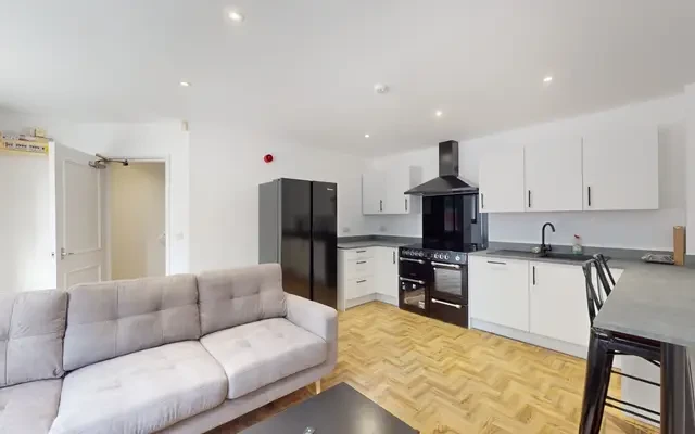 Entire Place·6B···Lenton Boulevard 4