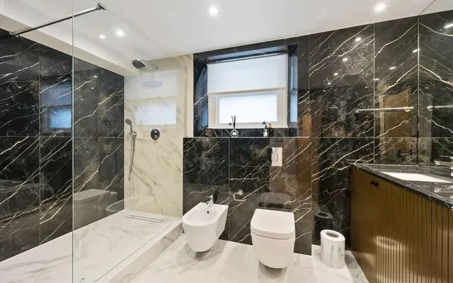 Hans Crescent, London, SW1X. SW1X 0LN 3