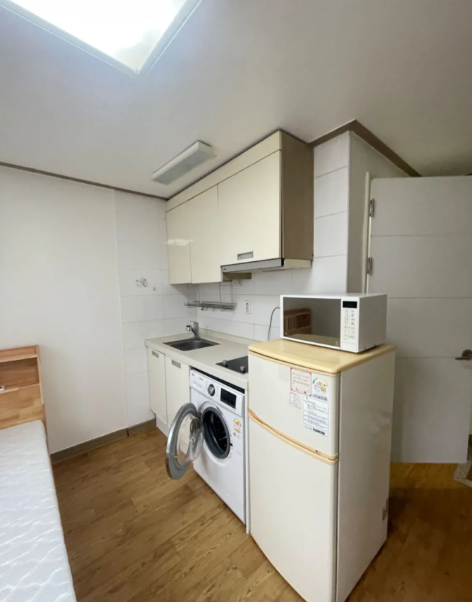Sinchon No.14 Apartment