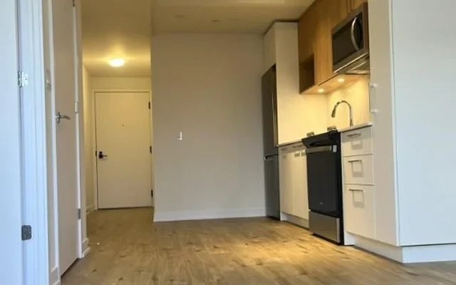 500 Plains Road East 3