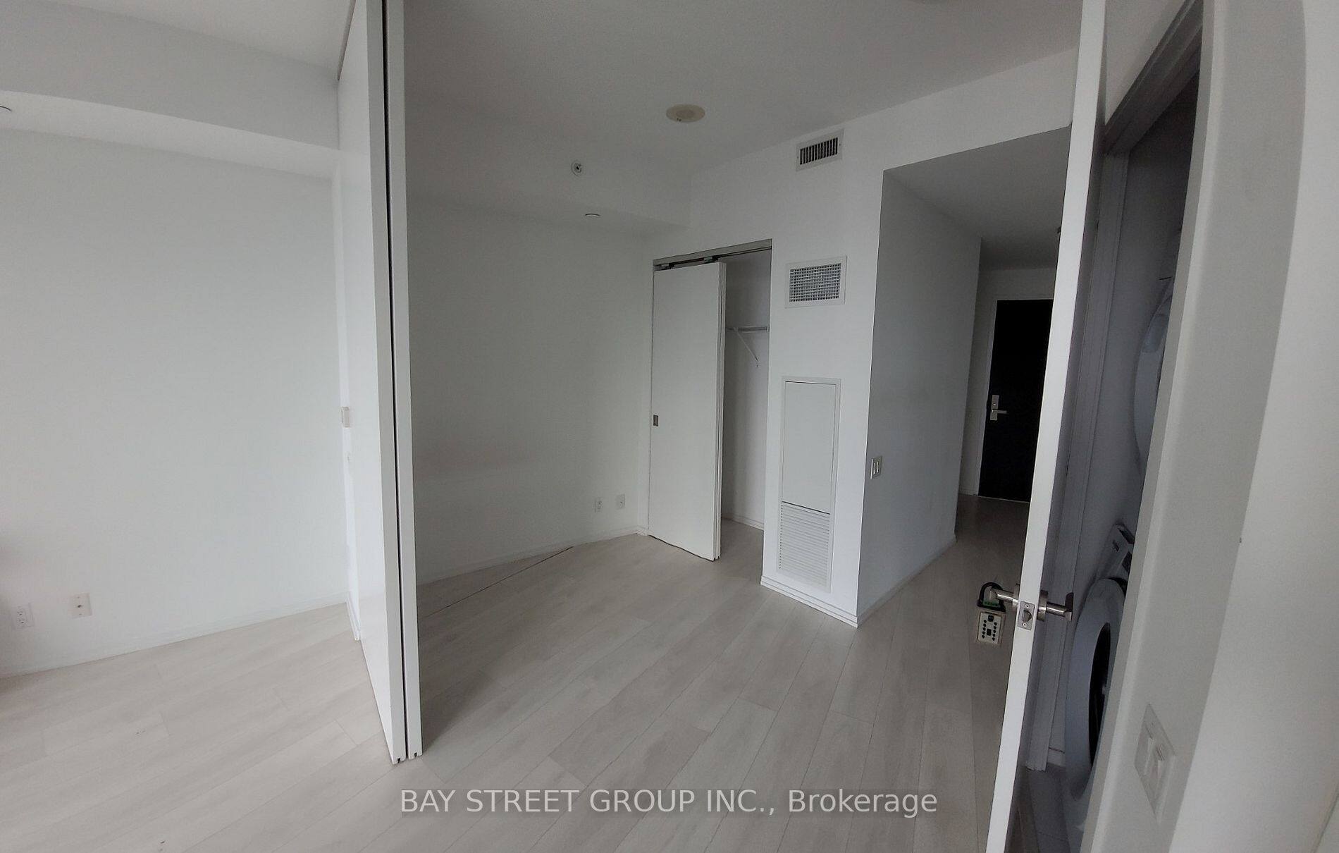 1205 - 125 Peter Street