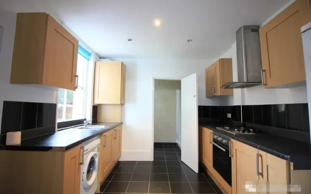 Lansdowne Flat 1