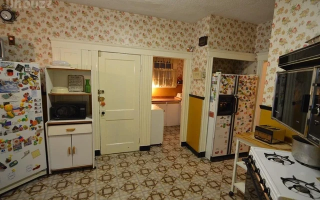 Unit 2C,110 Floyd Street, Boston, MA 02124 3
