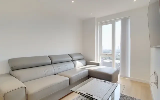 Waterford Court, London E14 0