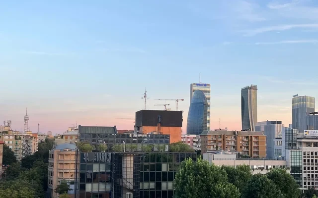 Appartamento in via Marco Antonio Colonna, Milano con terrazzino 0