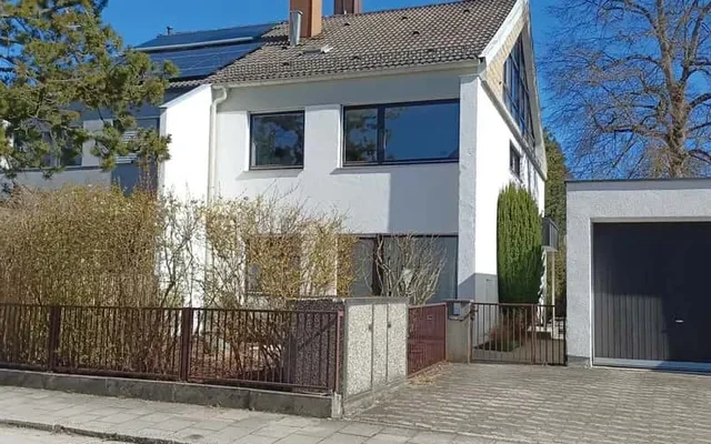Grosszugige Doppelhaushaelfte Munchen-Obermenzing 0