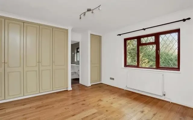 Chadworth Way, Claygate, Esher, KT10 9DB 4