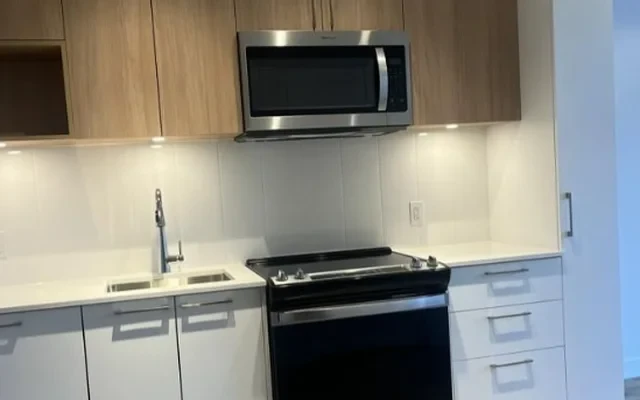 500 Plains Road East 4