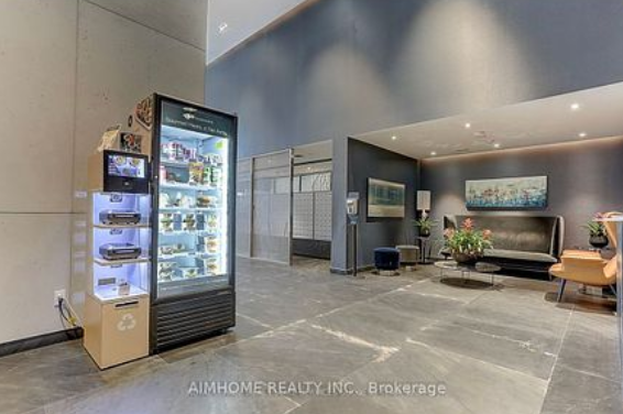 28 Wellesley St E 406
