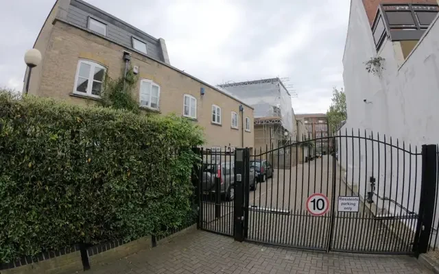 apartment in Kings Cross 0