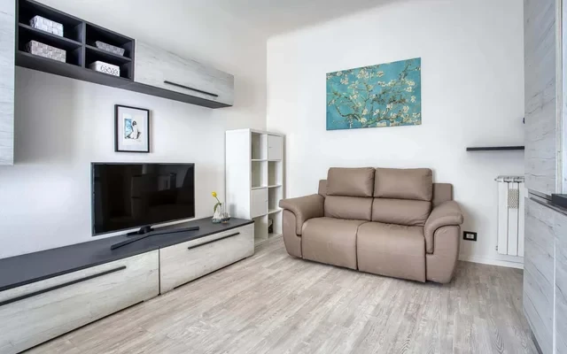 Chic 1-bed flat 0