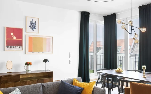 Beautiful 5 rooms and 2 balconies in a top location in Prenzlauer Berg 1