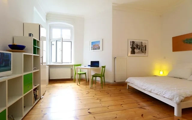 Liselotte-Herrmann-Strasse 1