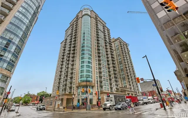 Entire Place·2B2B···234 RIDEAU Street 1