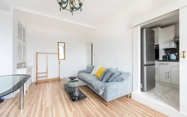 Queensway, Bayswater, W2 2