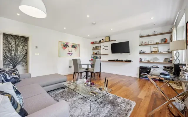 Brompton Square, London, SW3. SW3 2AA 4