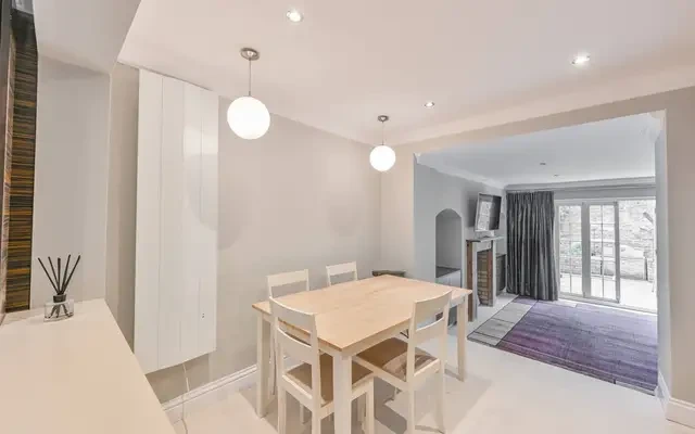 Ebury Bridge Road, Belgravia, SW1W 3