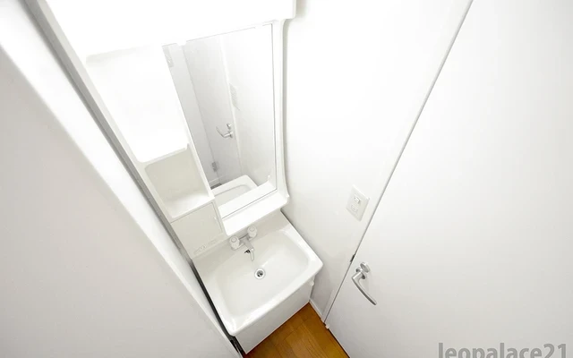 レオパレスヴィルヌーブ 4